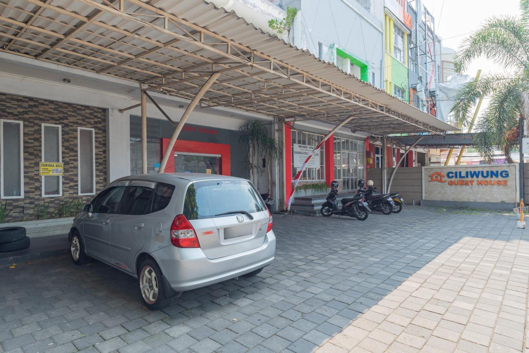 Reddoorz At Ciliwung Guest House Syariah Malang Exterior foto